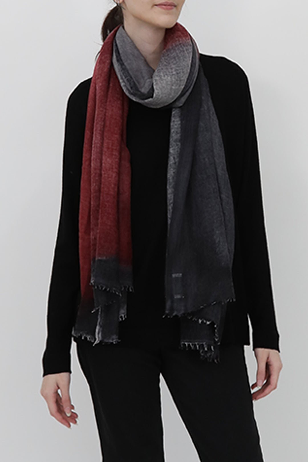 BORDEAUX CHARCOAL SCARF IN HAND DYED CASHMERE - Image 2