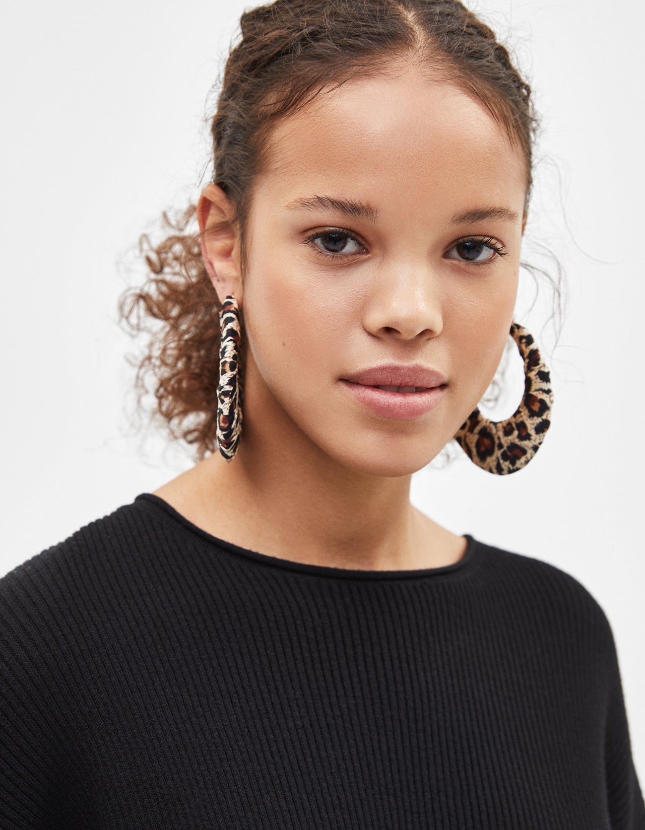 Maxi leopard hoop earrings - Image 2