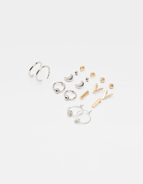 Set of minimalist earrings